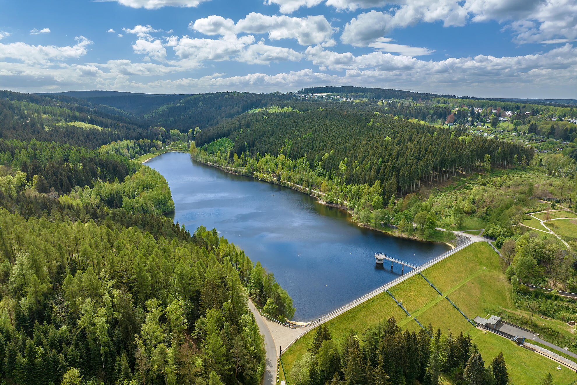 Luftaufnahme der Talsperre Falkenstein