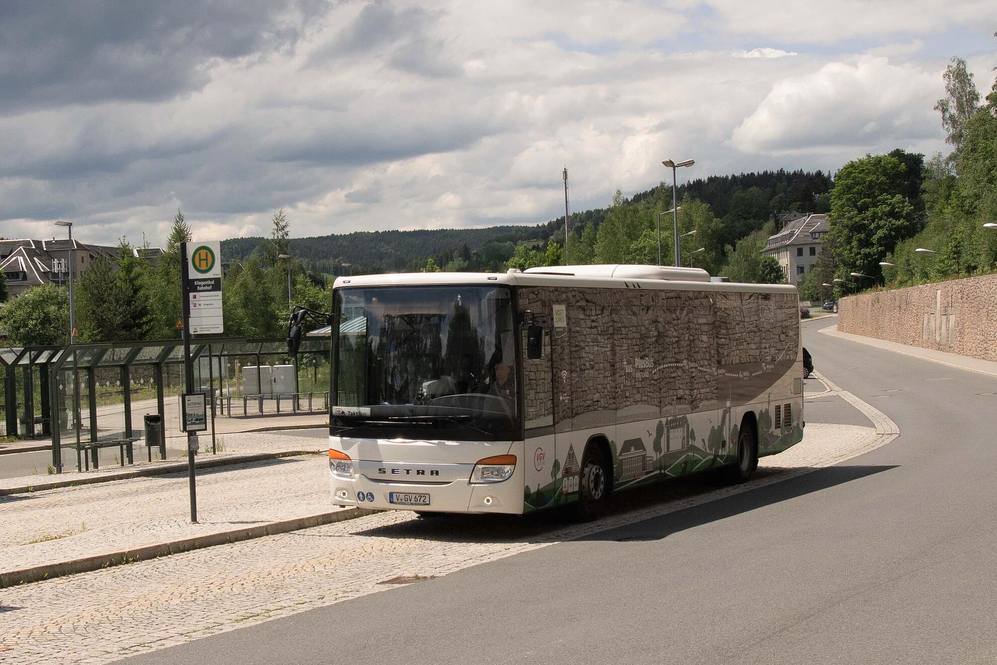 TaktBus am Bahnhof Klingenthal