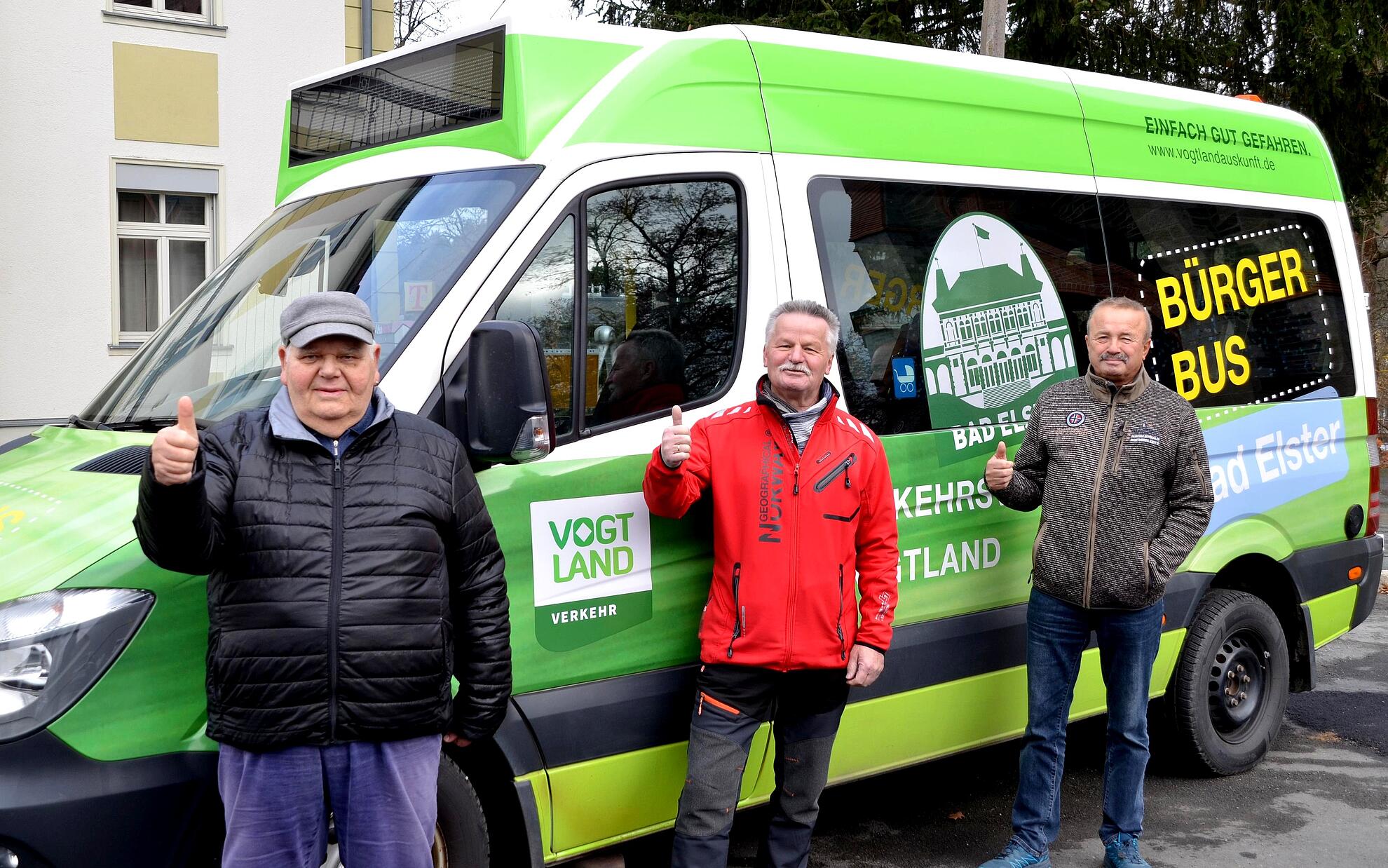 Mitstreiter gesucht! Im Bild von links: Die örtlichen BürgerBus-Projektleiter Dieter Heyne (Bad Elster), Heinz Hager (Adorf) und Wolfgang Wunderlich (Lengenfeld) möchten heute alle Interessierten bitten, sich zu melden. © Foto: ZVV