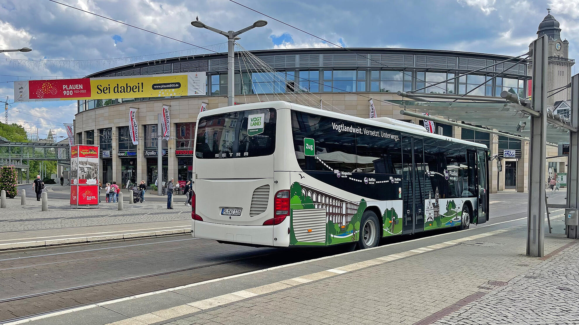 außerfahrplanmäßiger Halt eines PlusBus an der Haltestelle Tunnel Plauen