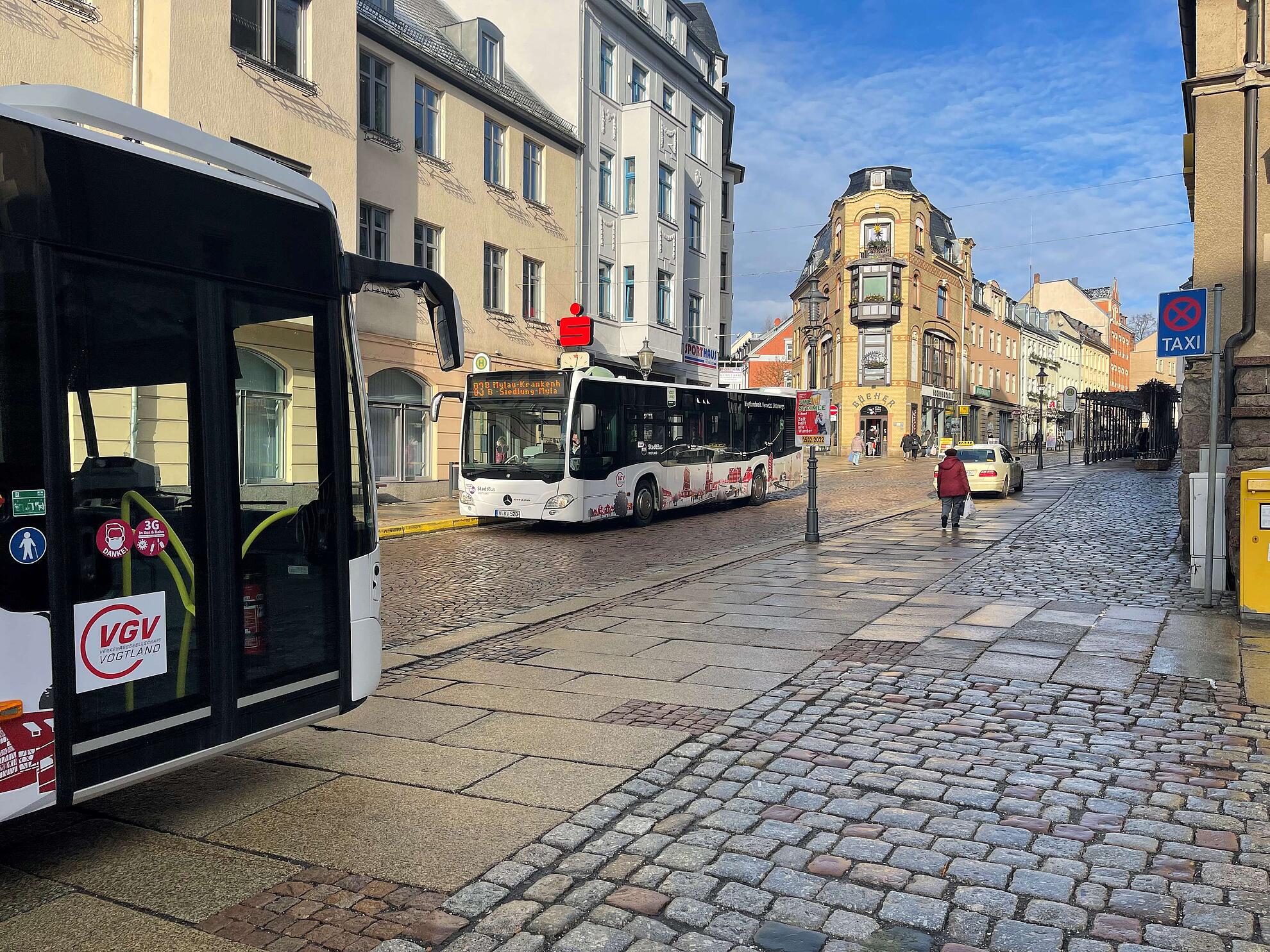 Stadtbusse am Reichenbacher Postplatz