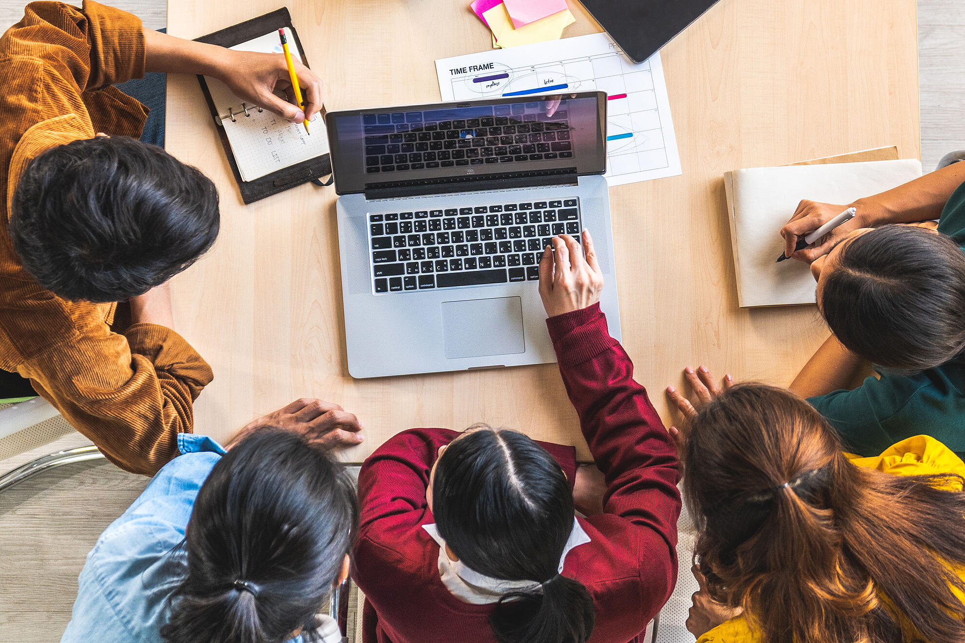 Teambild. Wir suchen Verstärkung.