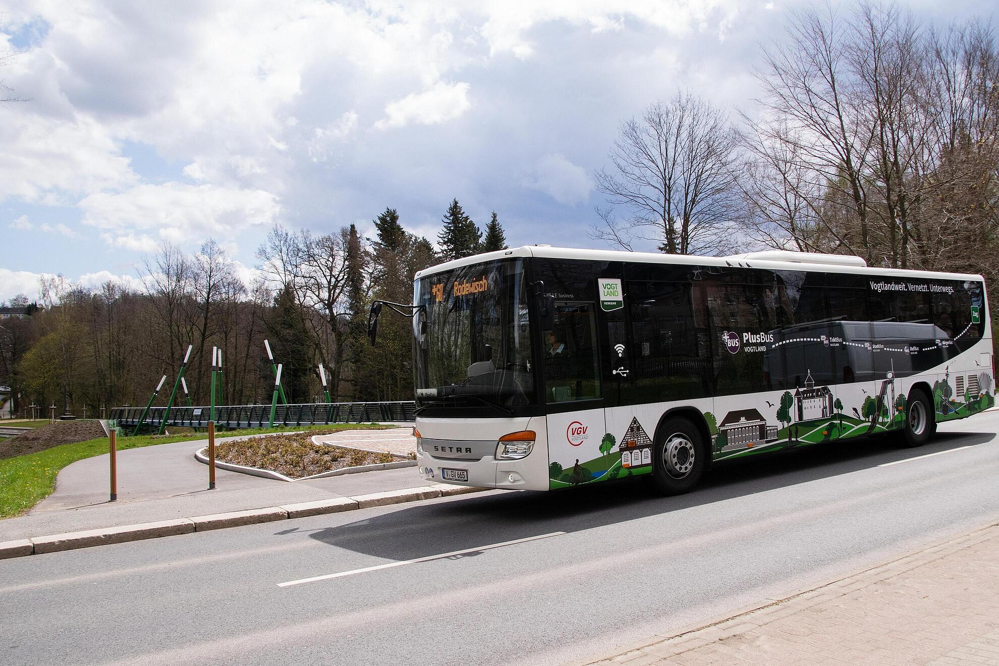 Taktbus-Linie 60 fährt am Rodewischer Stadtpark vorbei. 