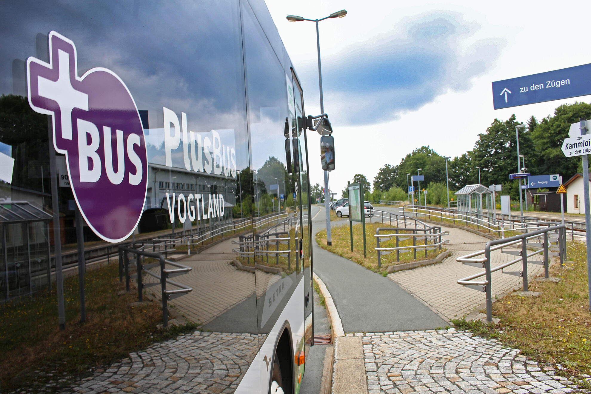 PlusBus am Schönecker Bahnhof
