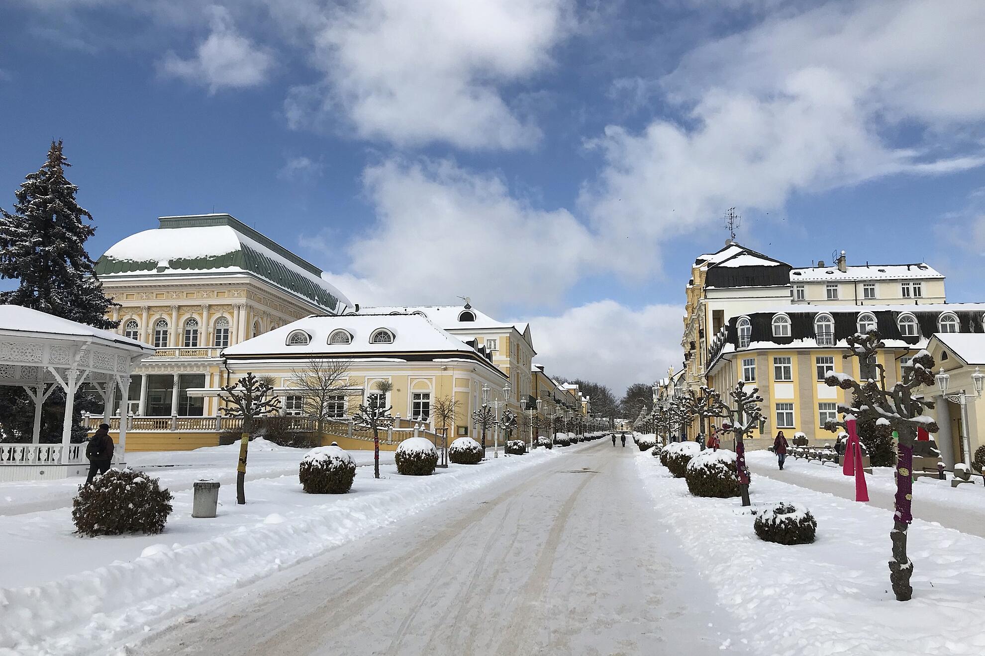 Blick auf die Kurpromenade von Franzensbad